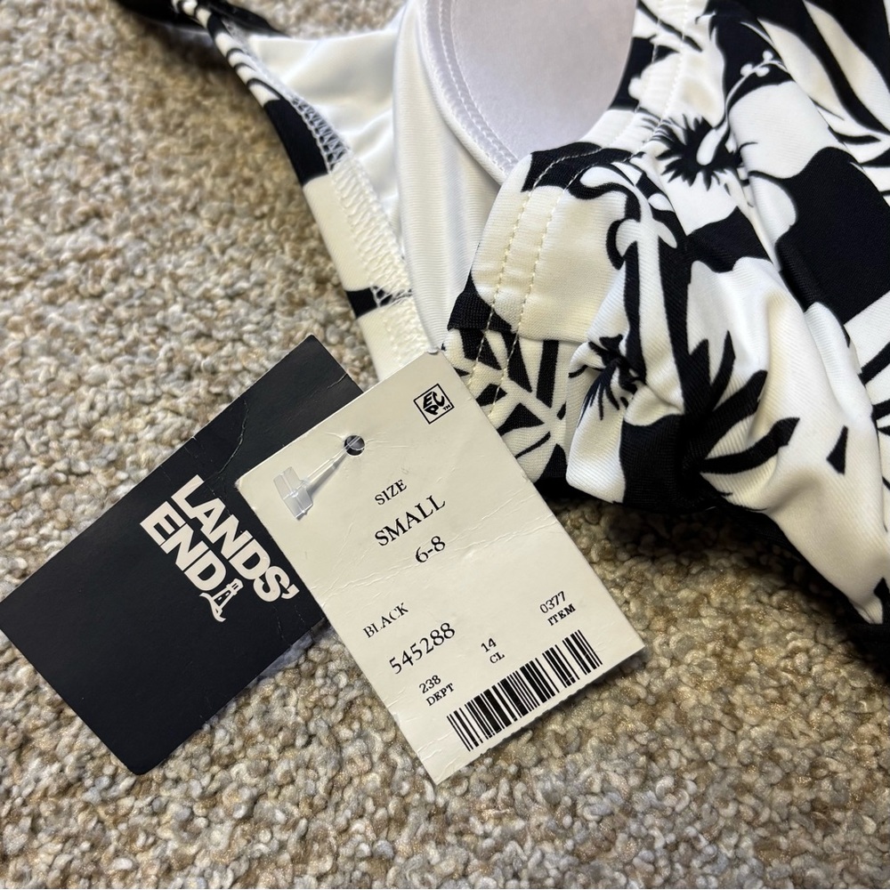 Lands end black and white hibiscus floral sporty bikini top NWT - Picture 4 of 5